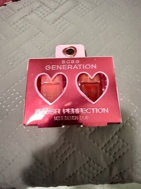 BCBG Blush Perfection Mini Blush Duo in Metallic Pink Packaging